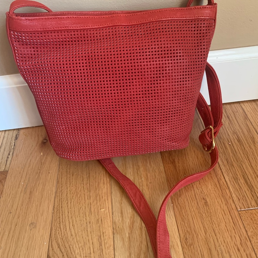 Medium purse, adjustable strap